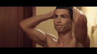 Download lagu Cristiano Ronaldo locked out of hotel room in underwear. mp3