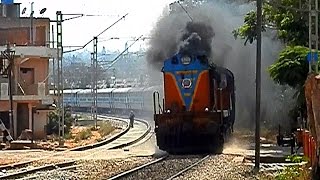 preview picture of video 'Gooty's Mobile Volcano Erupting and Powering Towards Kondaveedu'