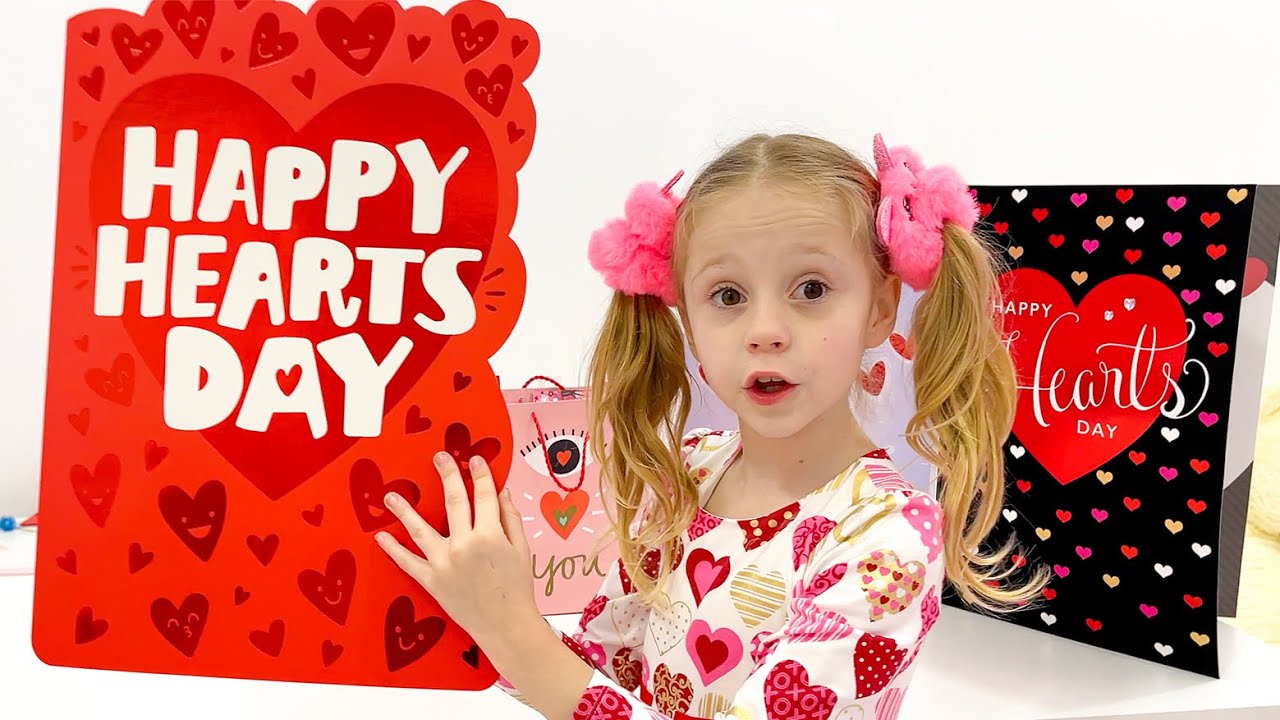 Настя и подарки на День Святого Валентина. Nastya makes gifts to friends for Valentines Day