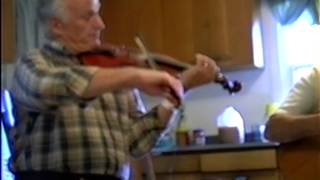 Bob & Milo playing Black Mountain Rag