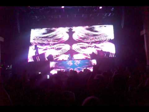 Deniz Koyu at the Yost playing Somebody I Used To Know