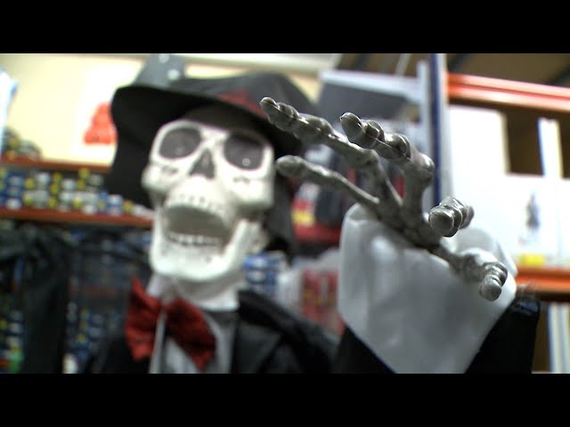 Vídeo relacionado con Rubies Disfraz Jugador 456 para hombres y mujeres, Chándal jugadores verde con chaqueta, camiseta y pantalones, Licencia Oficial Juego del Calamar, Squid Game para Halloween, fiestas y Cosplay
