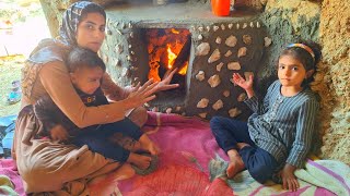 Download lagu A nomadic mother builds a beautiful fireplace for her children in a shelter mp3