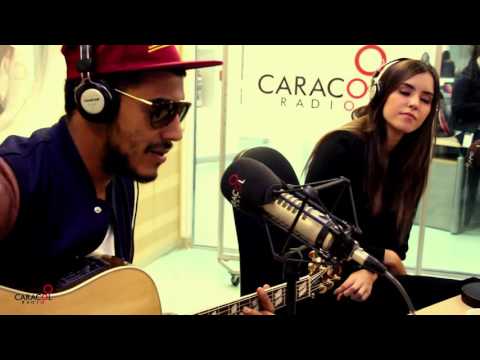 Manuel Medrano le canta 'Una y otra vez' a Paulina Vega