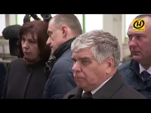Александр Лукашенко снял с должности губернатора Владимира Доманевского после посещения агрохолдинга