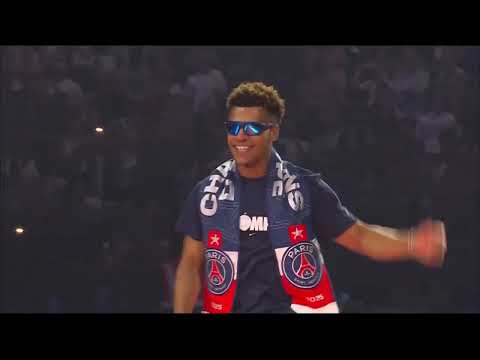 DÉSIRÉ DOUÉ fait son entrée au parc des princes sur « DOLCE CAMARA » !!