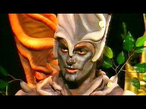 Comparsa LAS ESTACIONES - SEMIFINALES [Pasodobles, Cuplés, Popurrí - parte] Carnaval de Cádiz 2004