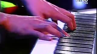 Grupo Congreso interpreta "En todas las esquinas" en Mentiras Verdaderas