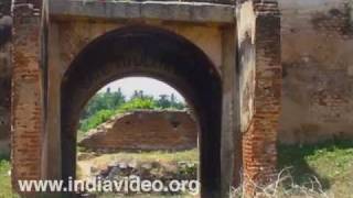 Obelisk and its surroundings inside Srirangapatna Fort 