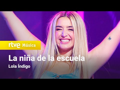Lola Índigo - “La niña de la escuela” (¡Feliz 2022!)