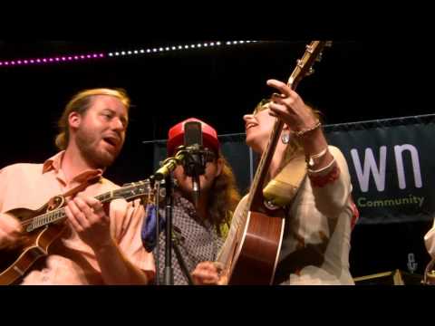 Lindsay Lou & The Flatbellys - Everything Changed (eTown webisode #1008)
