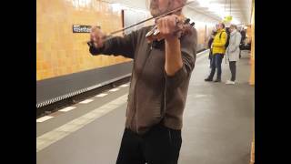 Amazing Street Violinist - Berlin
