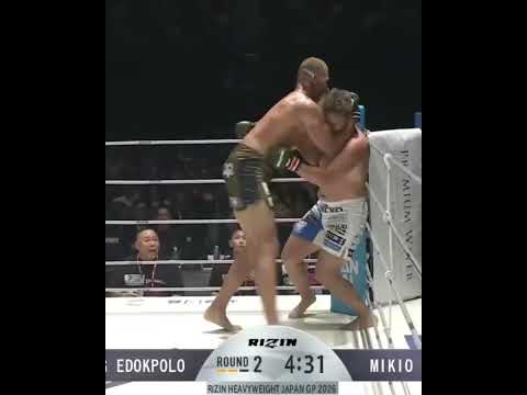 King Edokpolo lands multiple strikes on Mikio Ueda!!!