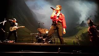 Christine and the Queens - Comme si on s&#39;aimait - Live Geneva Arena 11.12.2018