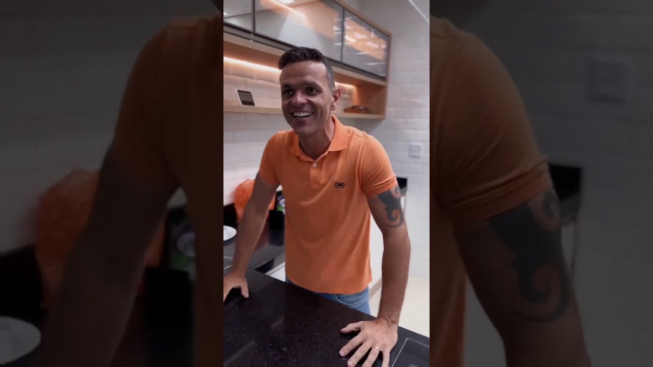Paulo é muito sem noção. Primeira vez que vai ver a sogra.
