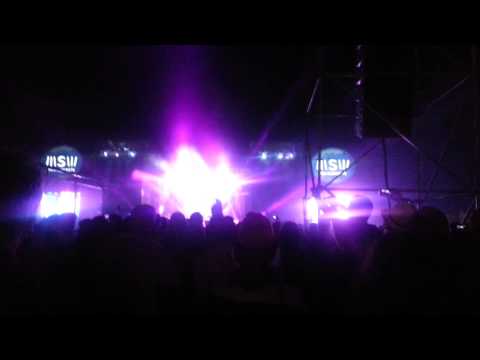 MEO SW: Natiruts - Sorri, sou Rei (com Mónica Ferraz)