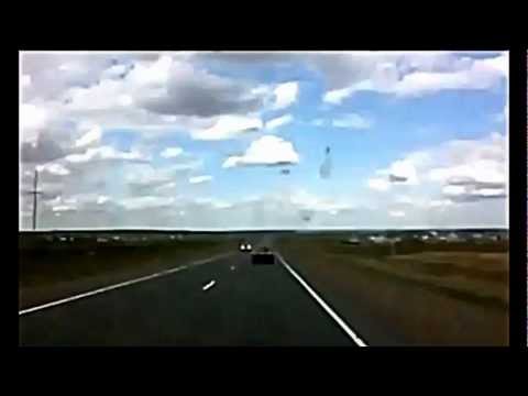 Darn Lucky Near Miss Head-on Crash! Near Fatal Wreck тире-камеры фатальным