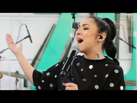 Andra – Indiferenta [Live La Radio Zu] Video