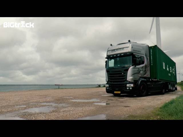 De R730 Silver Griffin van TGRentals