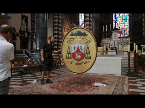 ARTEMIA PRATO - lo stemma del nuovo Vescovo di Prato, mons.Nerbini, issato nella Cattedrale di Prato