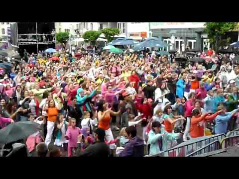 Flash Mob "Move Up & Down"Mademoiselle Luna & Miss Autumn Leaves