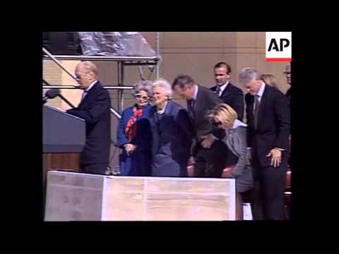 USA: BILL CLINTON AT DEDICATION TO GEORGE BUSH PRESIDENTIAL LIBRARY