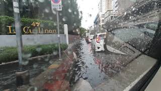 乾季なのに突然の大雨にスクンビット ソイ39冠水中