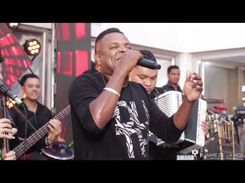 Que vaina tan difícil - Omar Geles cantando sus canciones en fiesta privada