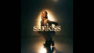 Download lagu Ariana Grande - gabriela  mp3