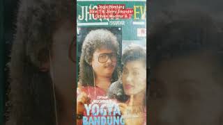 Download lagu Jogja Bandung Evie Tamala Feat Jonny Iskandar #dangdutlawas #evietamala #bedahkaset mp3