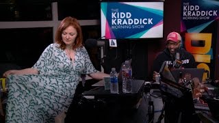 Justin Compliments the Cast!