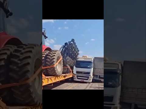 Acidente com 3 caminhões interdita BR-010 no Tocantins