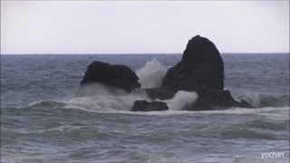preview picture of video 'Rough sea and Rock (geology) strong wind + big wave  親不知・投岩と鬼ケリ岩 (糸魚川)'