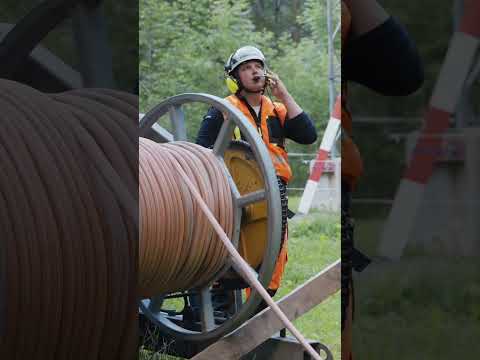 Teamwork makes the dream work! 😍 🚁  #helicopter #rotorcraft #helicopterpilot