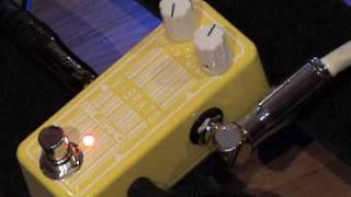 Video thumbnail for Malekko omnicron VIBRATO guitar effects pedal demo with Kingbee Tele & Dr Z amp by gearmanndude