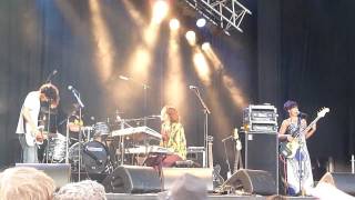 Guillemots - I Must Be A Lover (Winterthur 2011)