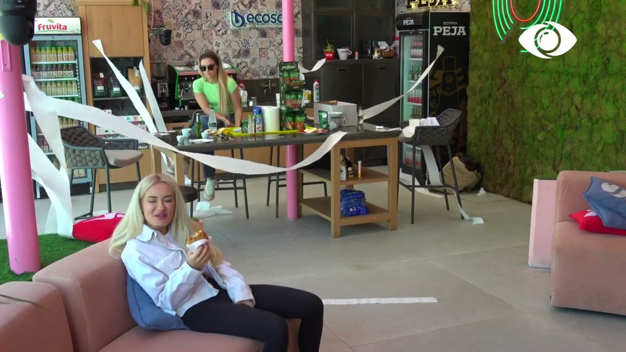 E dënuar të mos flasë, Jori komunikon me shenja