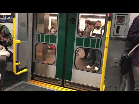 A Ride on MBTA Green Line from Park Stteet to Government Center