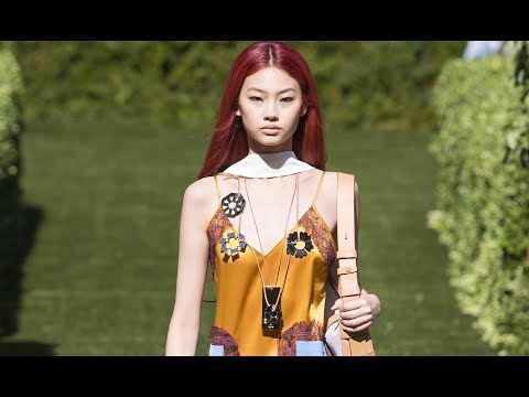 A 60 Second ⏱ Review of the Tory Burch SS18 show