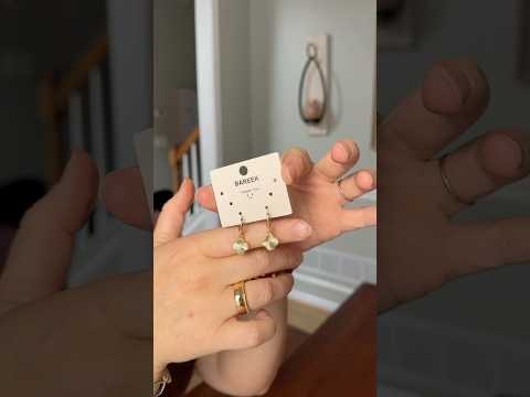 These clover drop earrings are giving me all the good vibes!