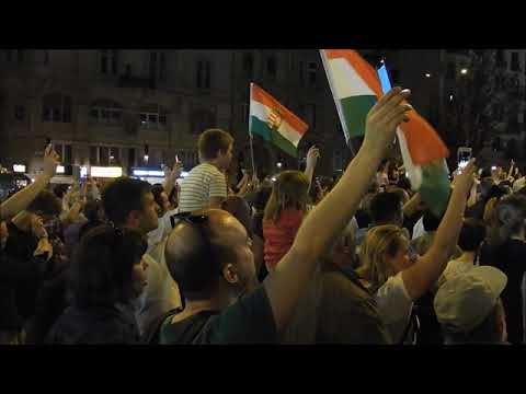 Ungheria, manifestazione antiorban vol.2 - smartphone + inno nazionale