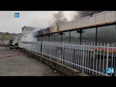 Arezzo, incendio in azienda. Tre persone lievemente intossicate