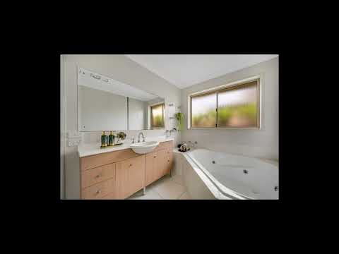 4 bed, 2 bath house in Canberra - Photo 3