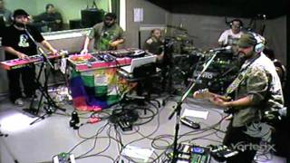 Karamelo Santo - Guerrillero.flv