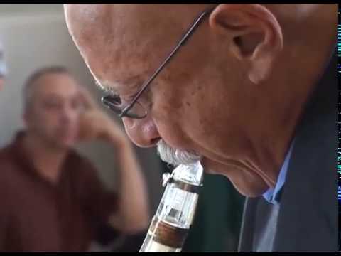 Giora Feidman klarinétművész játszik