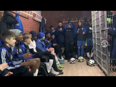 Fette Überraschung für die Jungs und Jahresabschluss beim Fußball: Qualle (QualleXD) pfeift