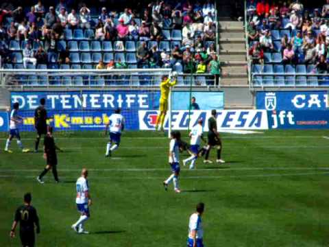 Falta en el Tenerife 3 - Real Madrid Castilla 1