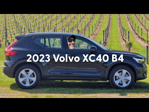 2023 VOLVO XC40 B4 Review (1 Month of Ownership)
