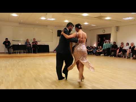 Eric Dinzel and Flavia Kohut - Pocas palabras by Tanturi