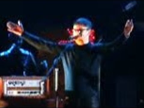 Ian Broudie Lightening Seeds Drops His Guitar strap Fail Oops... St Helens Gig